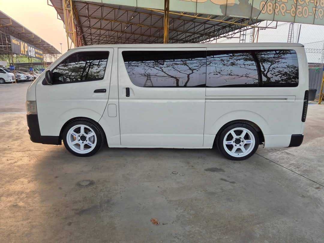 2014 Toyota HiAce หลังคาเตี้ย สีขาว (รูปที่ 6)