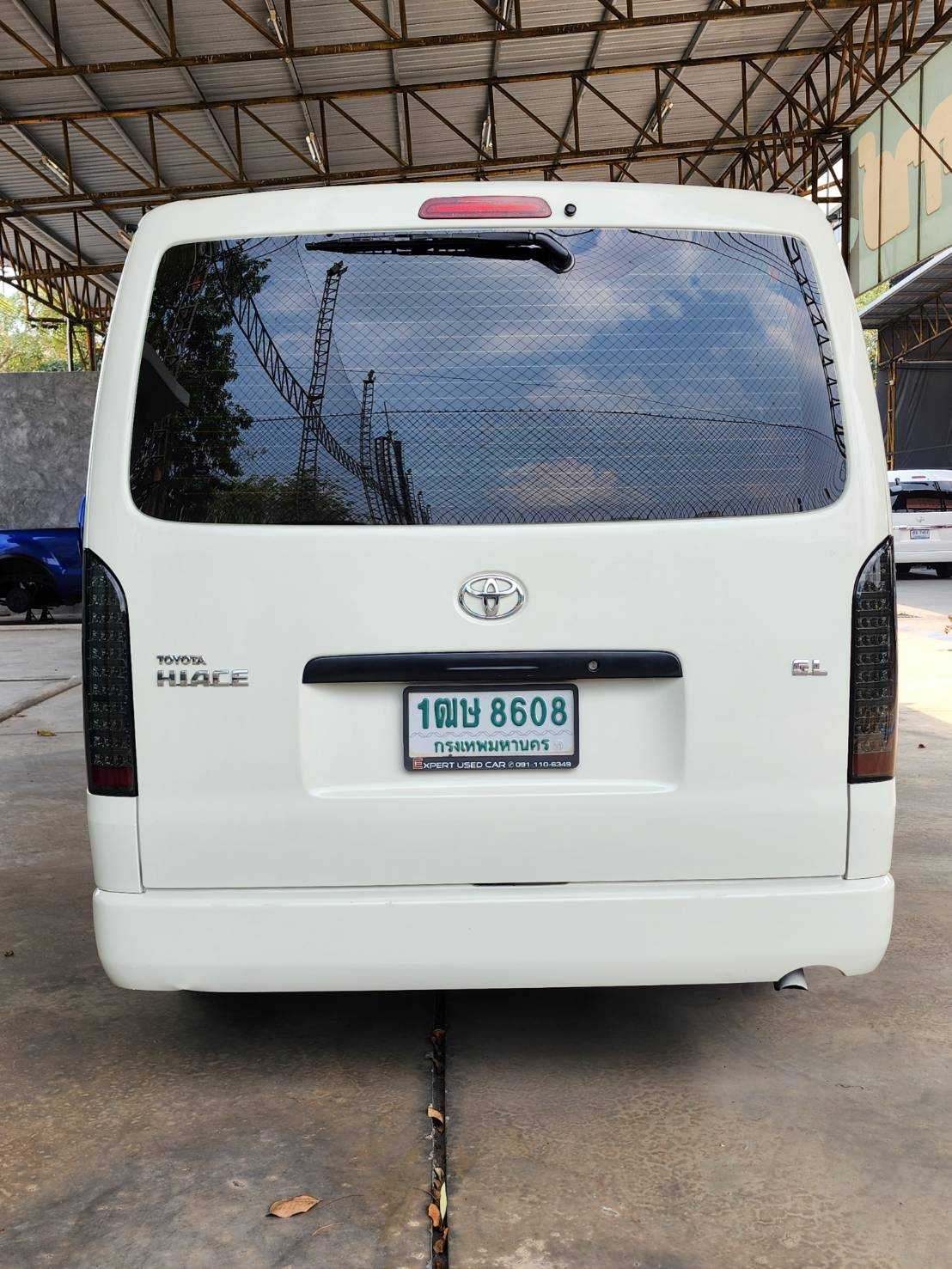 2015 Toyota HiAce หลังคาเตี้ย สีขาว (รูปที่ 5)