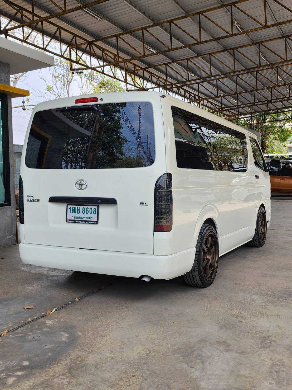 2015 Toyota HiAce หลังคาเตี้ย สีขาว (รูปที่ 4)