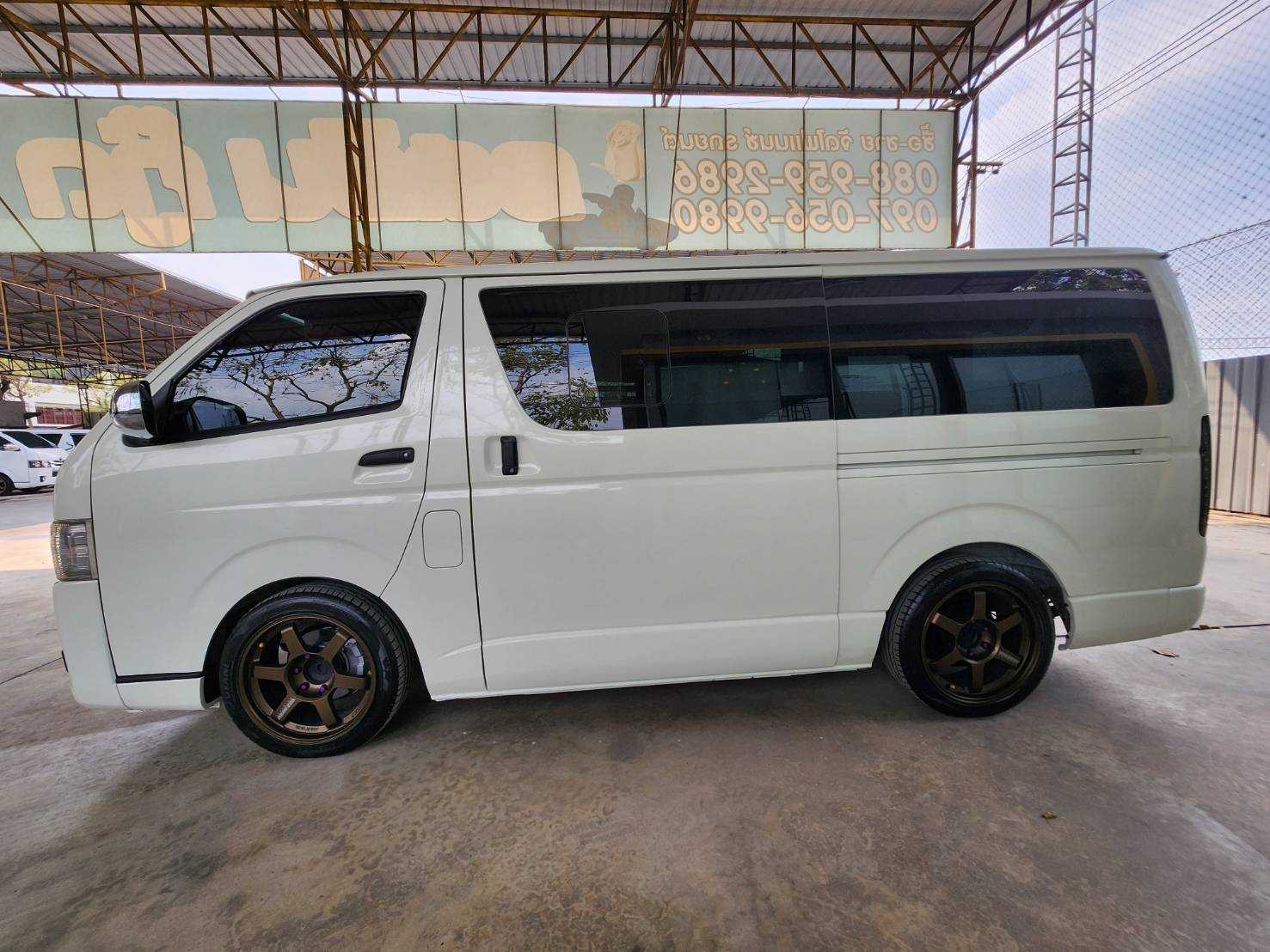 2015 Toyota HiAce หลังคาเตี้ย สีขาว (รูปที่ 7)