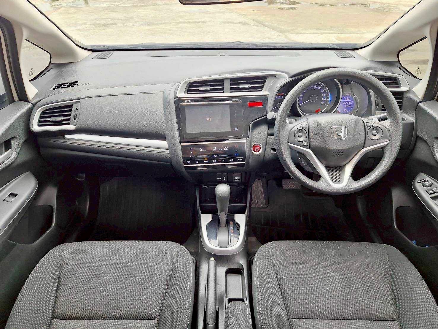 2014 Honda Jazz GK สีขาว (รูปที่ 4)