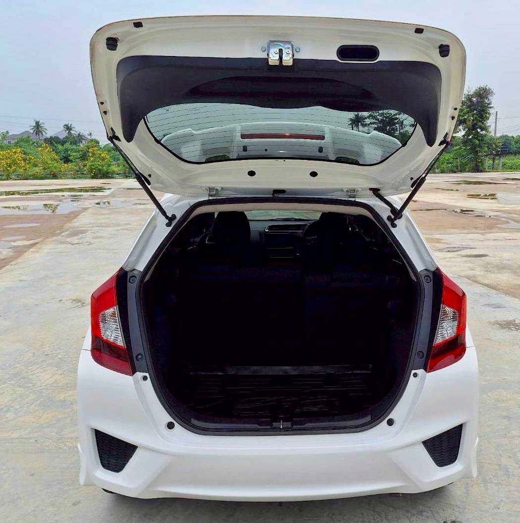 2014 Honda Jazz GK สีขาว (รูปที่ 13)