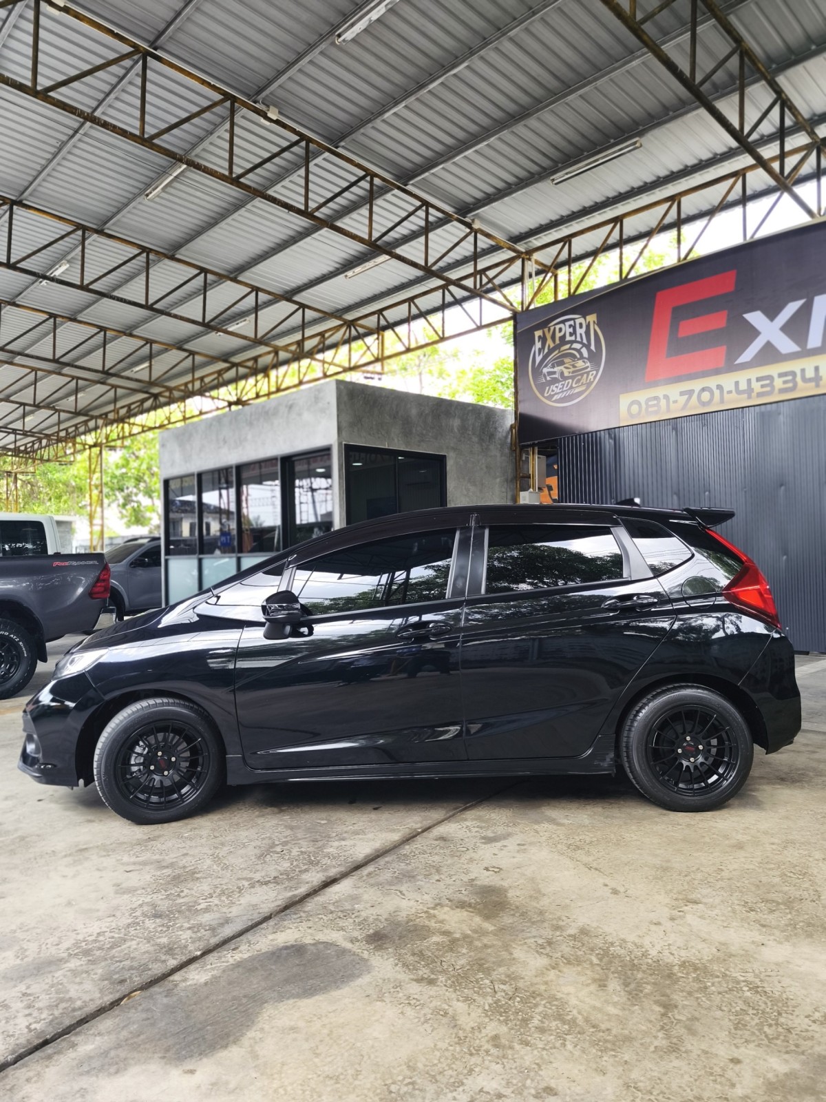 2019 Honda Jazz GK สีดำ (รูปที่ 2)