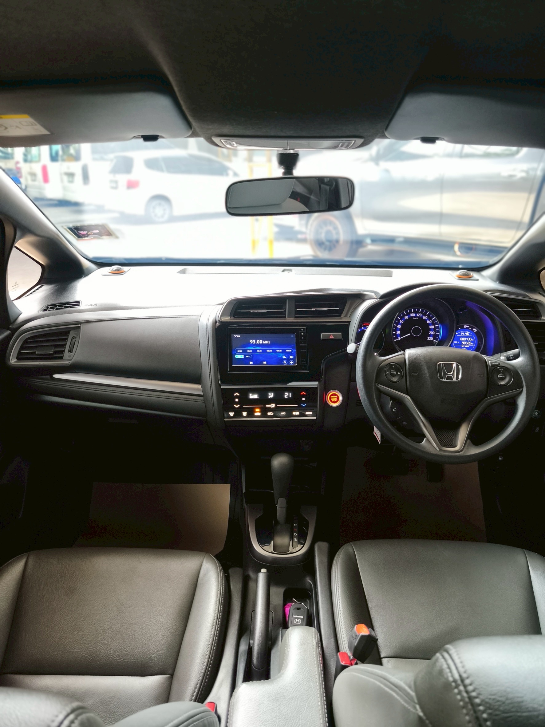 2019 Honda Jazz GK สีดำ (รูปที่ 14)