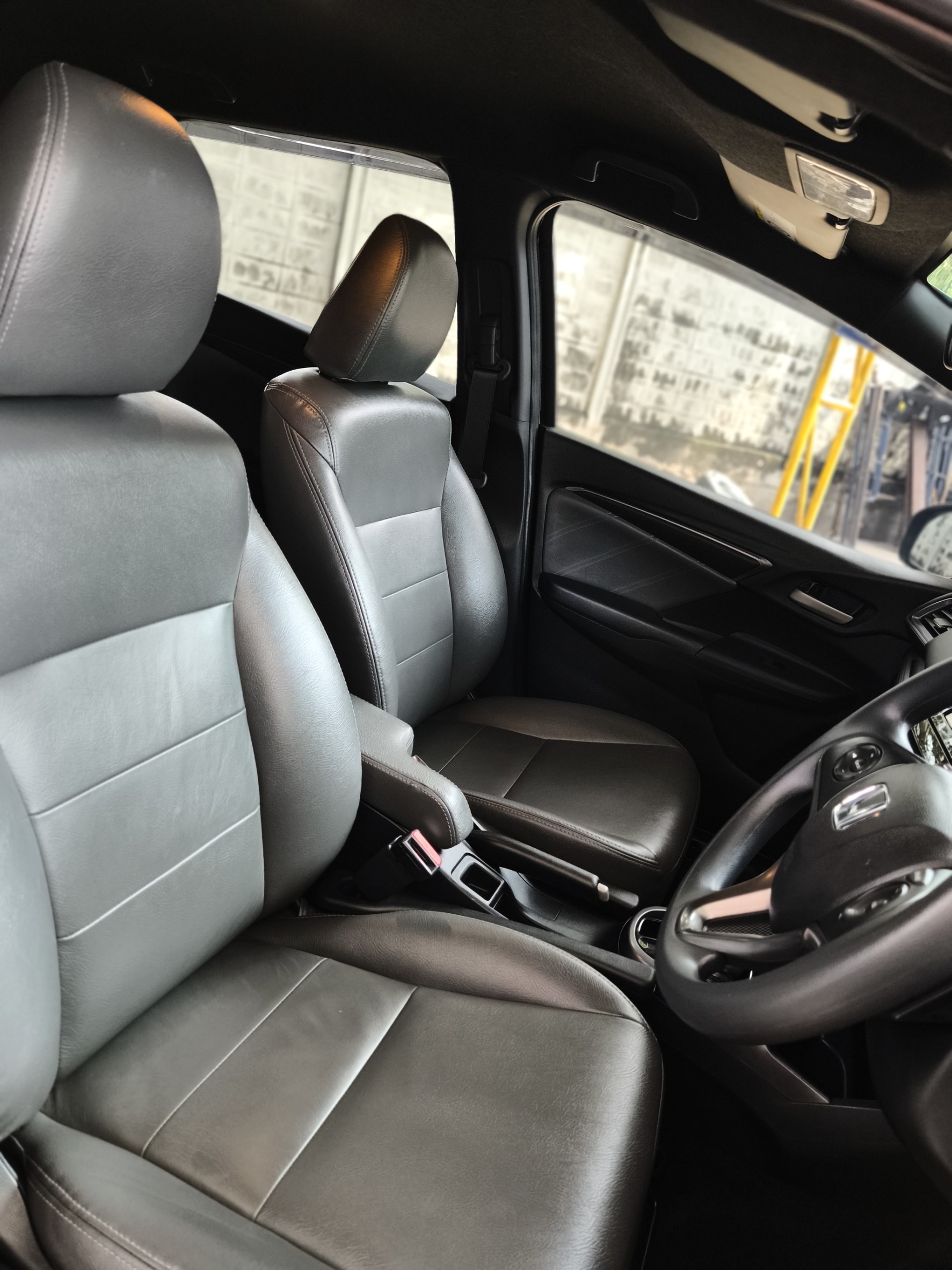 2019 Honda Jazz GK สีดำ (รูปที่ 10)
