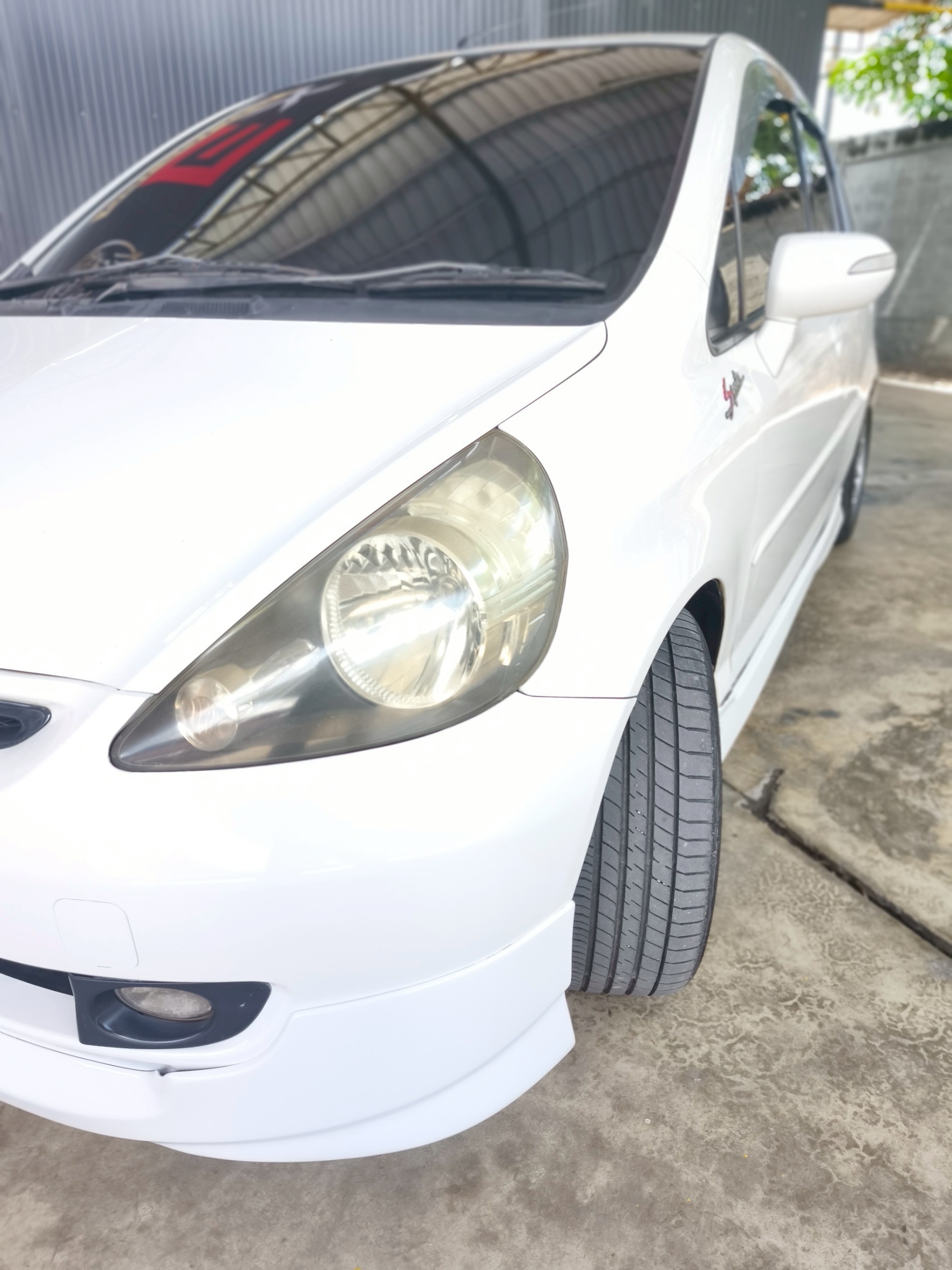 2005 Honda Jazz GD สีขาว (รูปที่ 10)