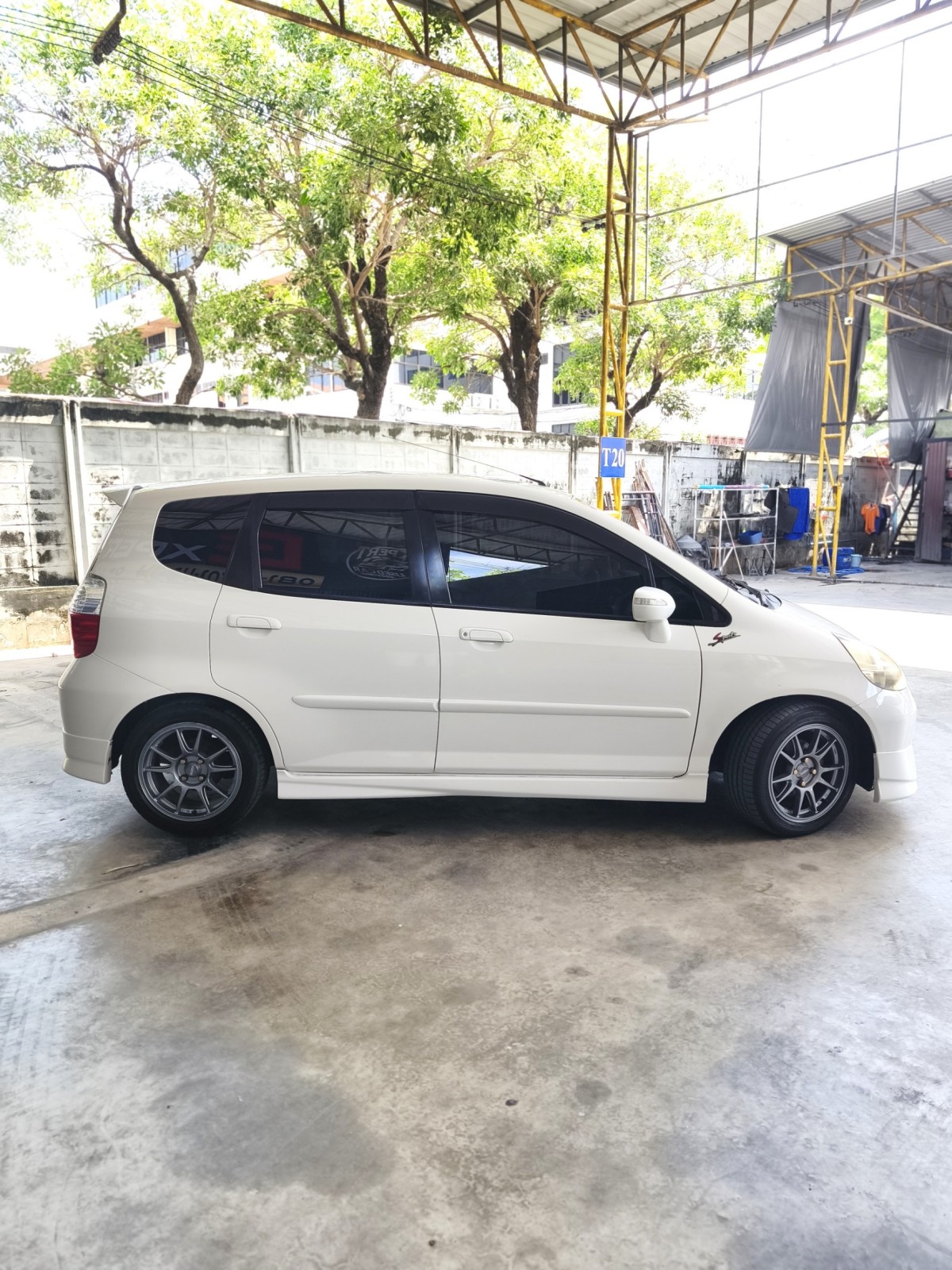 2005 Honda Jazz GD สีขาว (รูปที่ 8)