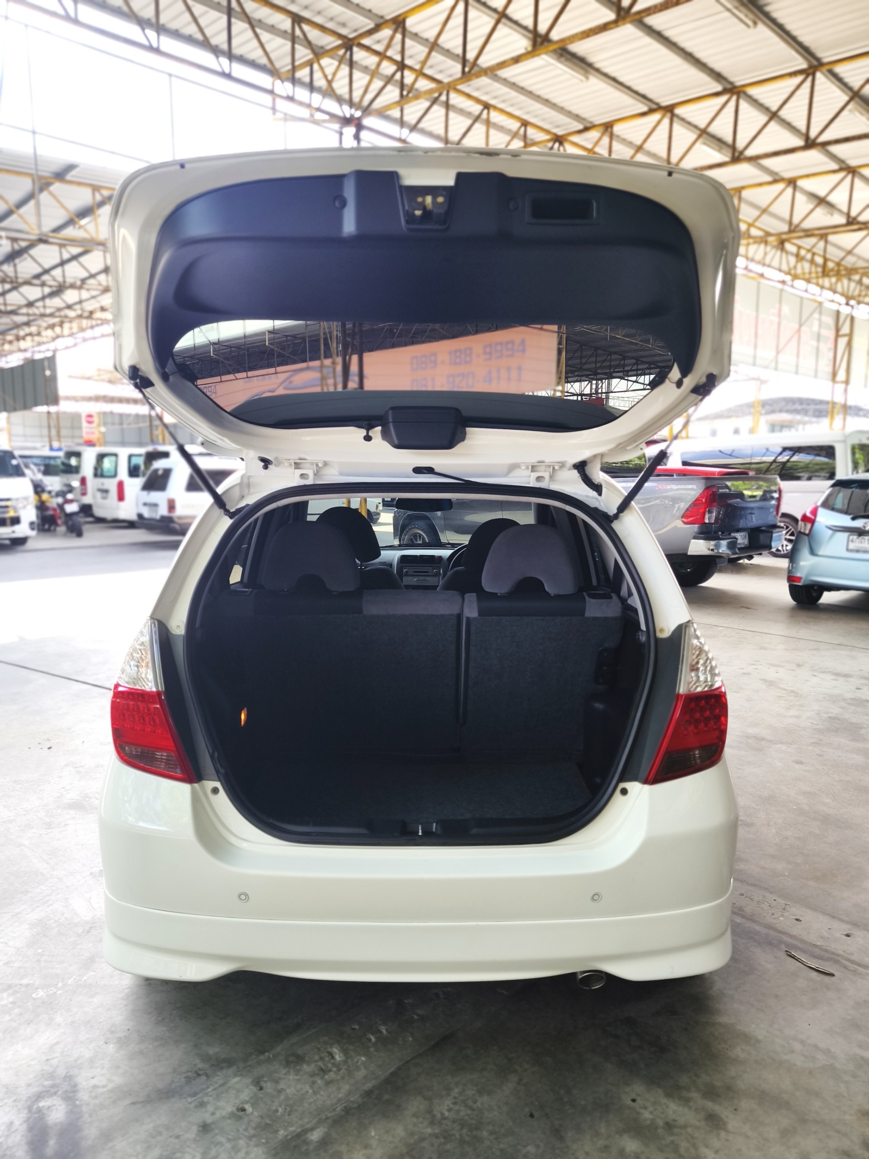 2005 Honda Jazz GD สีขาว (รูปที่ 12)