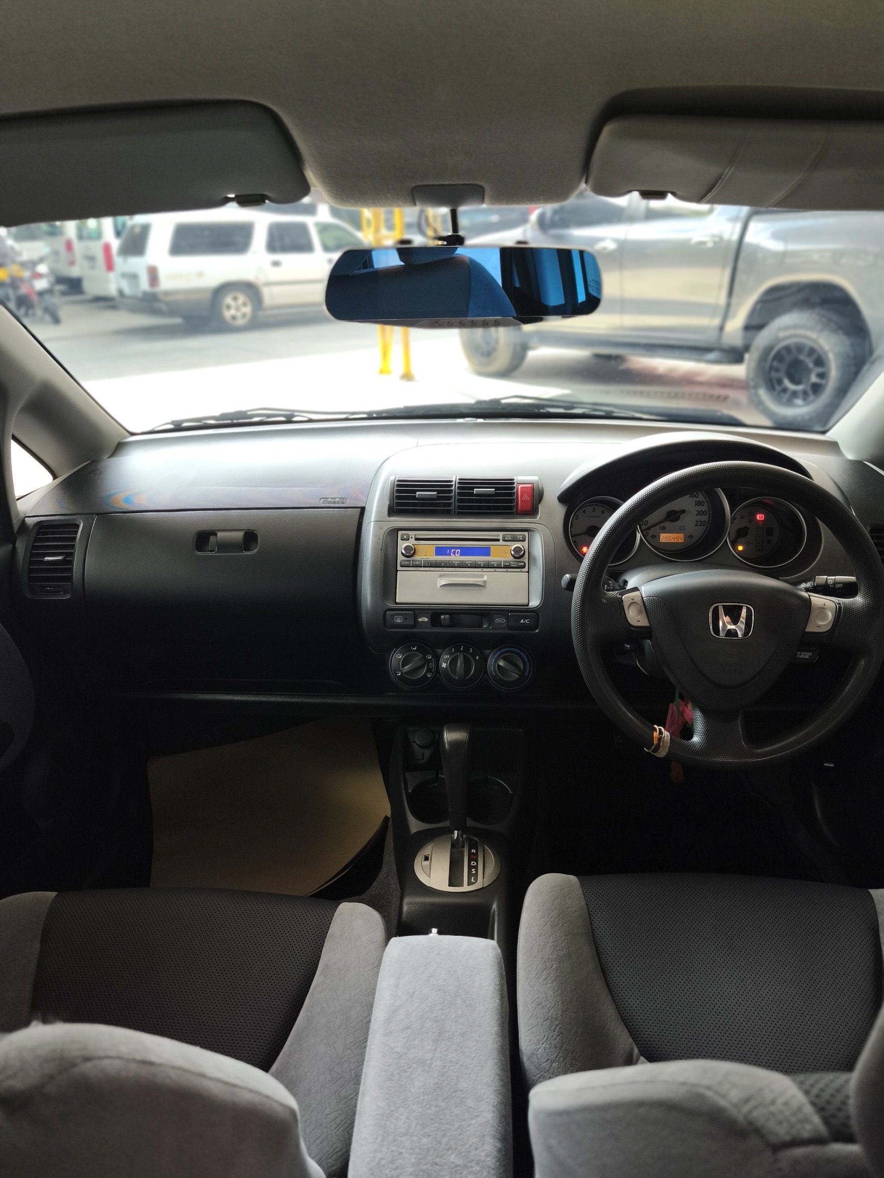 2005 Honda Jazz GD สีขาว (รูปที่ 20)