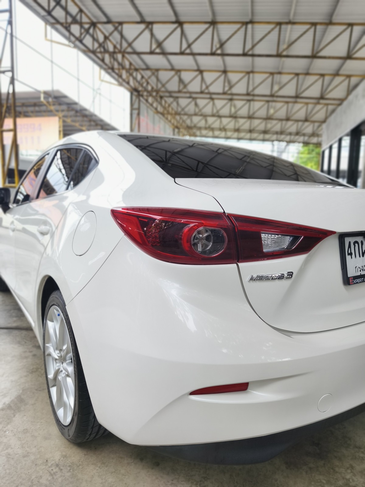 2015 Mazda 3 Sedan สีขาว (รูปที่ 10)