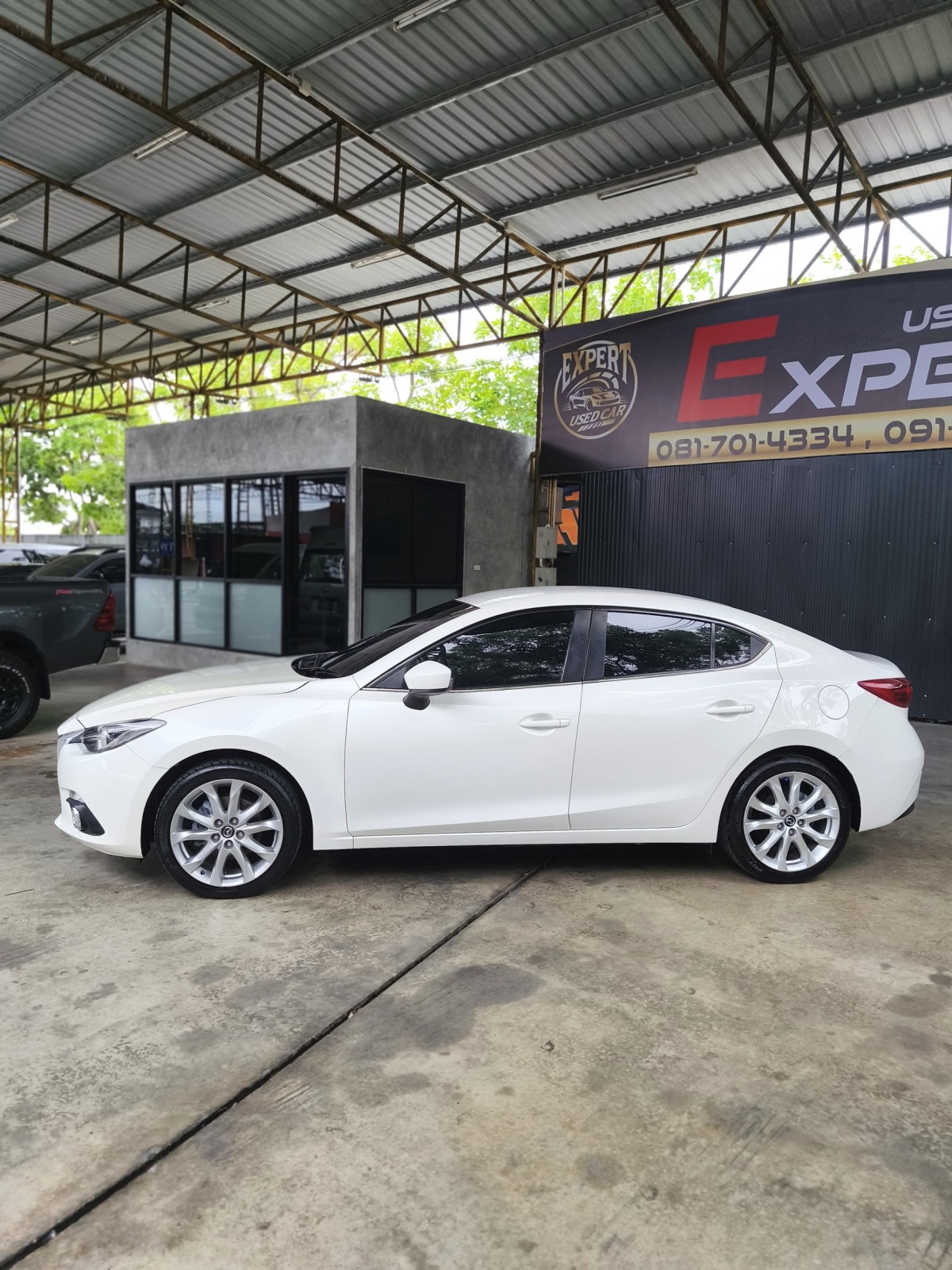 2015 Mazda 3 Sedan สีขาว (รูปที่ 2)