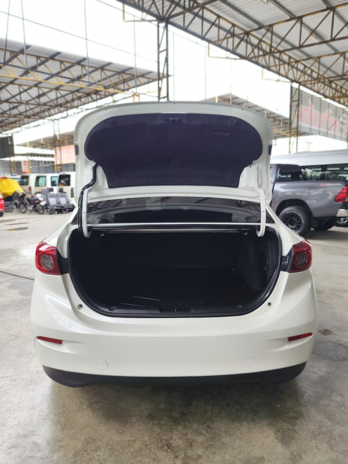 2015 Mazda 3 Sedan สีขาว (รูปที่ 17)