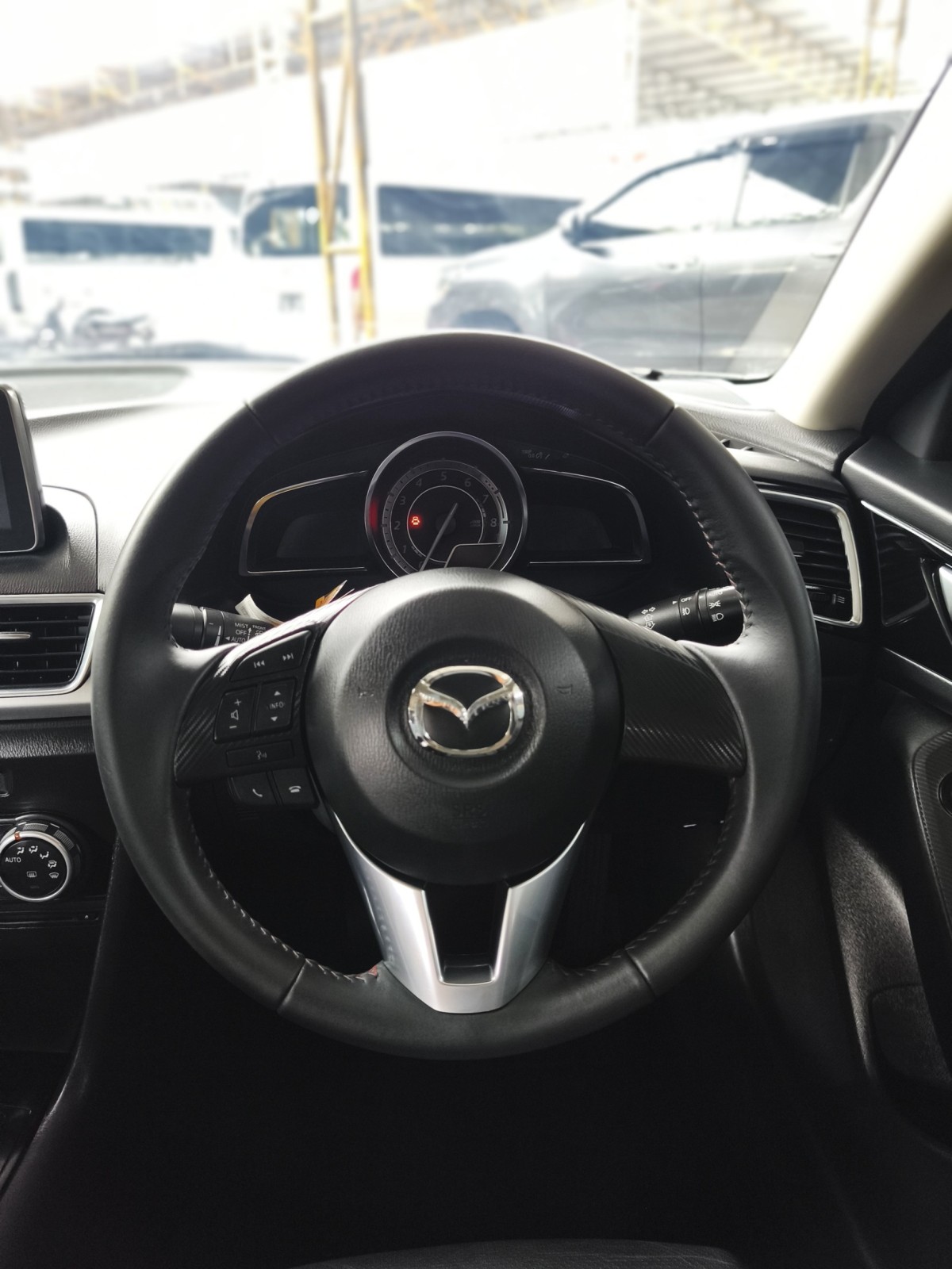 2015 Mazda 3 Sedan สีขาว (รูปที่ 15)