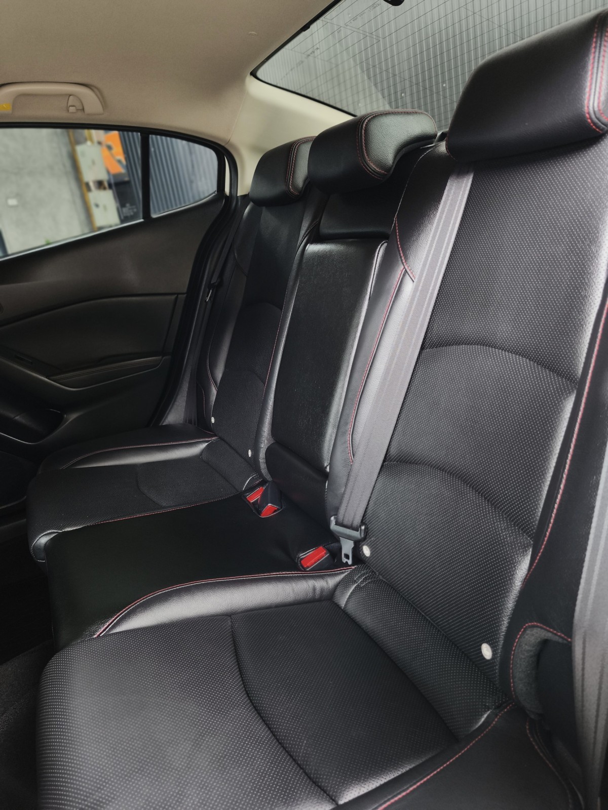 2015 Mazda 3 Sedan สีขาว (รูปที่ 13)