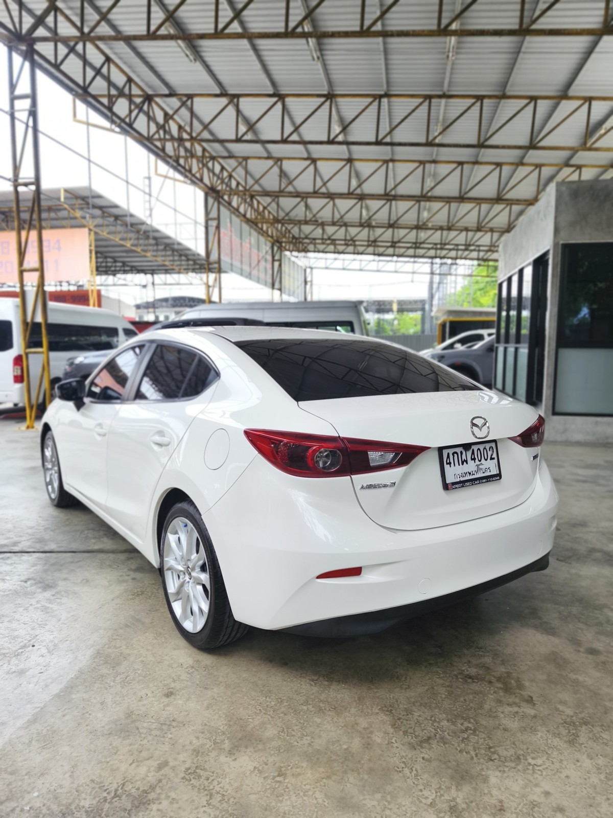 2015 Mazda 3 Sedan สีขาว (รูปที่ 3)