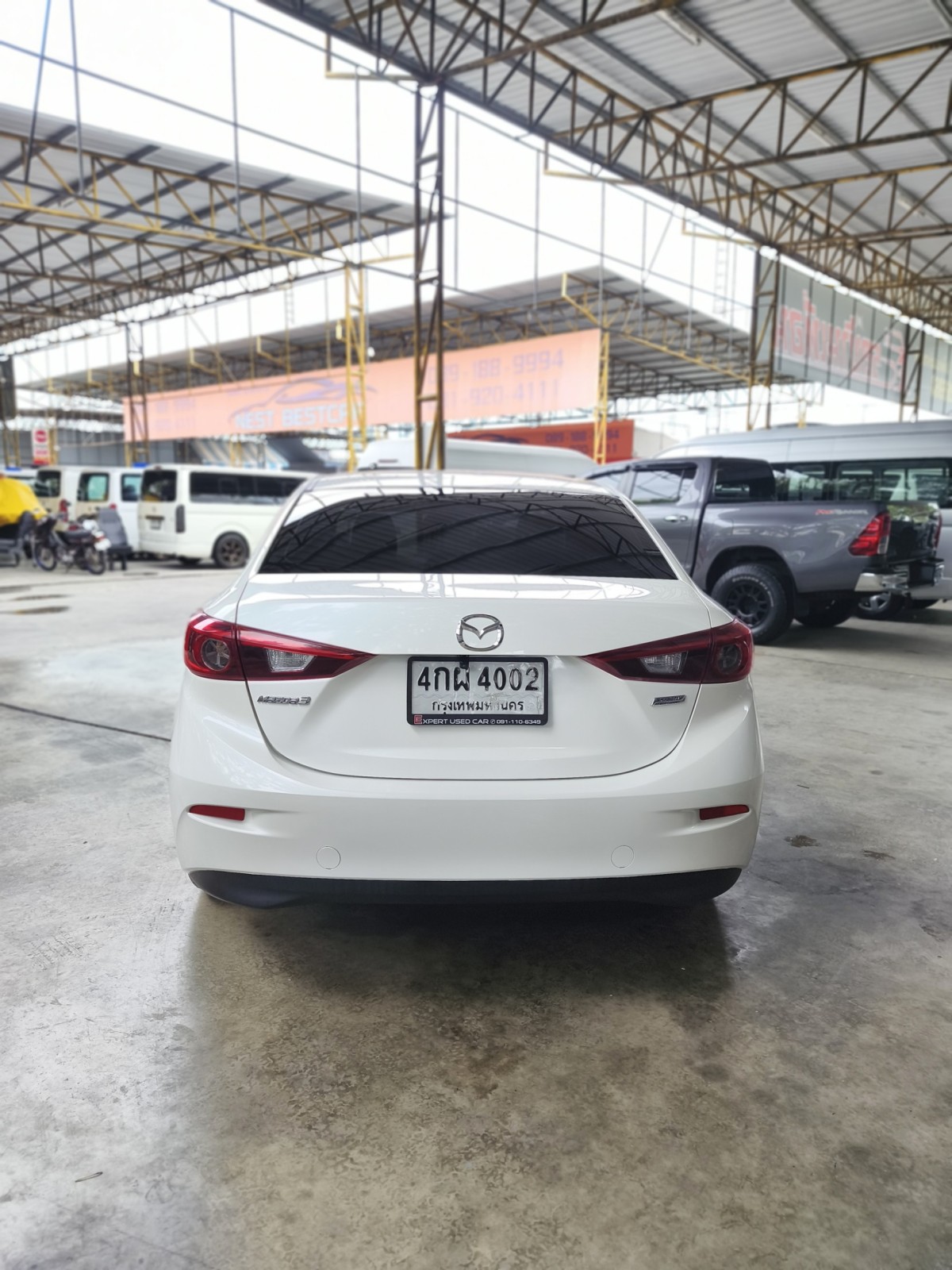 2015 Mazda 3 Sedan สีขาว (รูปที่ 4)