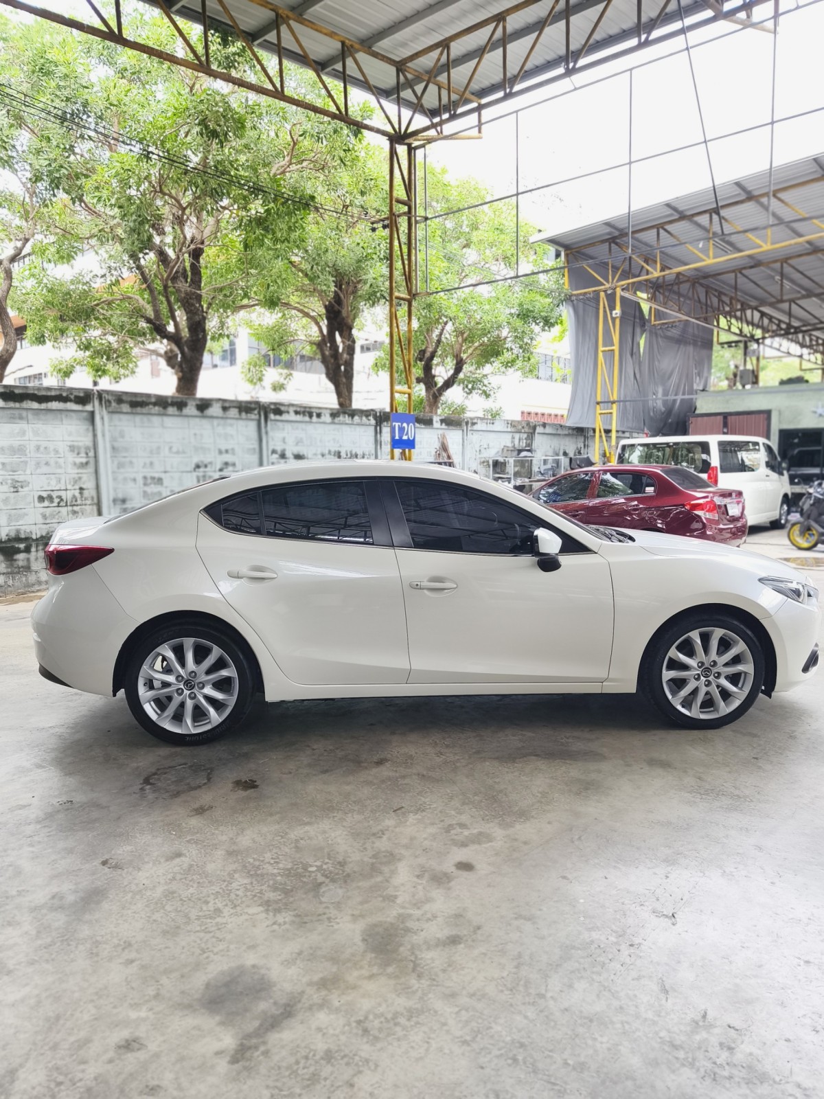2015 Mazda 3 Sedan สีขาว (รูปที่ 6)
