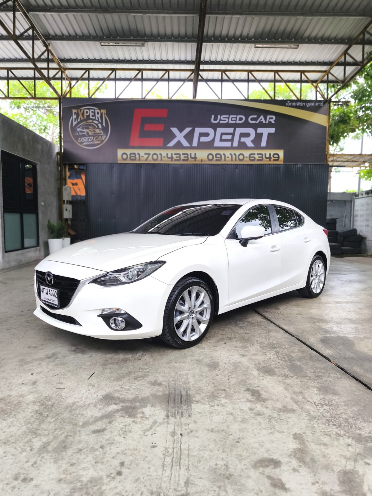 2015 Mazda 3 Sedan สีขาว