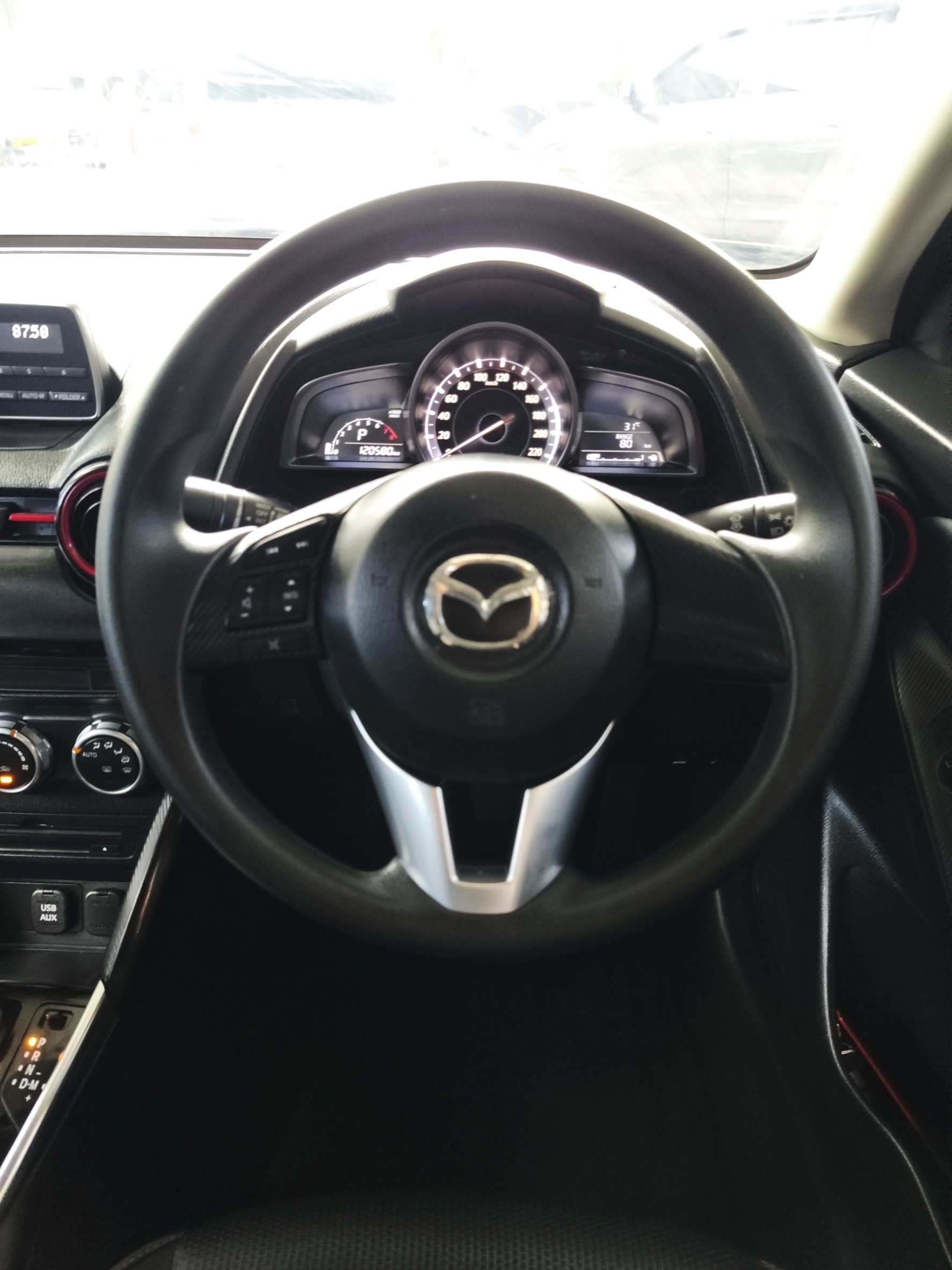 2015 Mazda 2 Sedan (4 ประตู) สีเทา (รูปที่ 14)