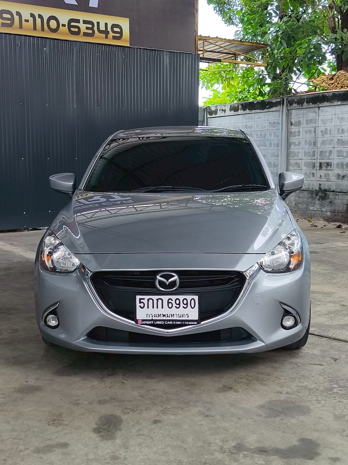 2015 Mazda 2 Sedan (4 ประตู) สีเทา