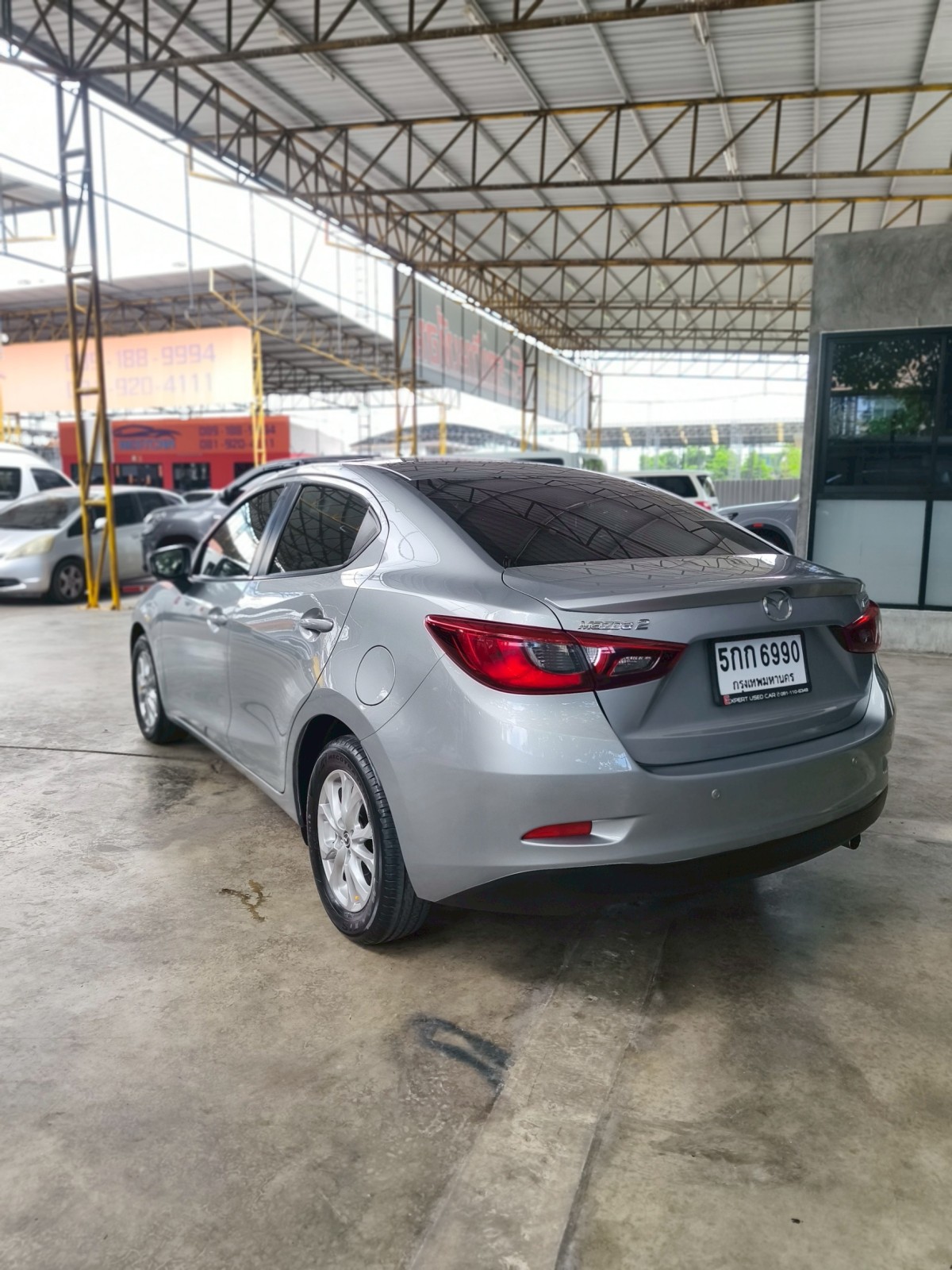 2015 Mazda 2 Sedan (4 ประตู) สีเทา (รูปที่ 3)