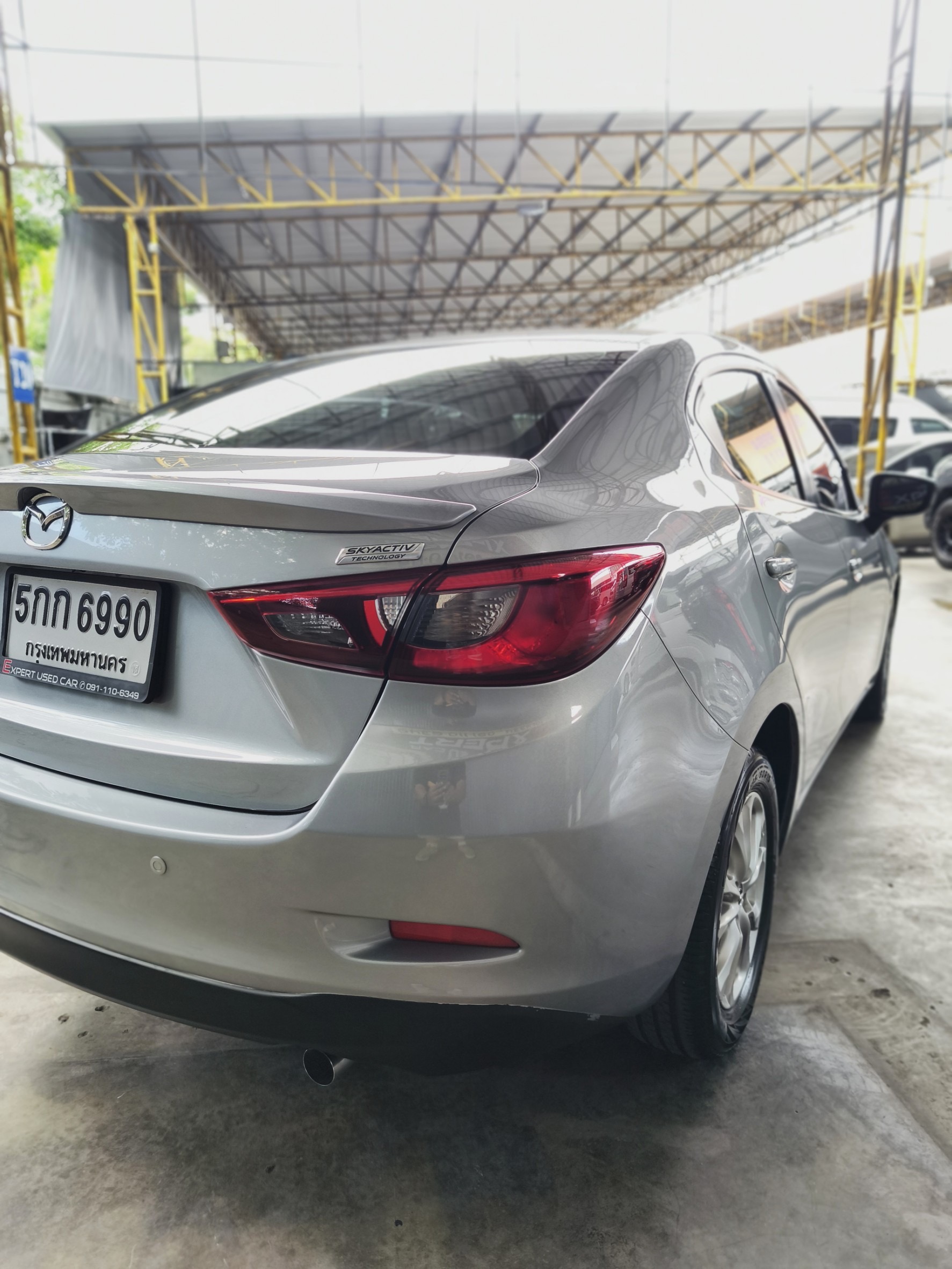 2015 Mazda 2 Sedan (4 ประตู) สีเทา (รูปที่ 9)