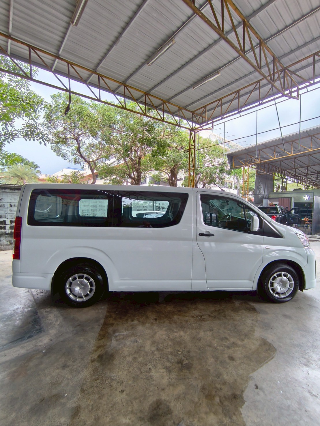 2019 Toyota HiAce สีขาว (รูปที่ 7)