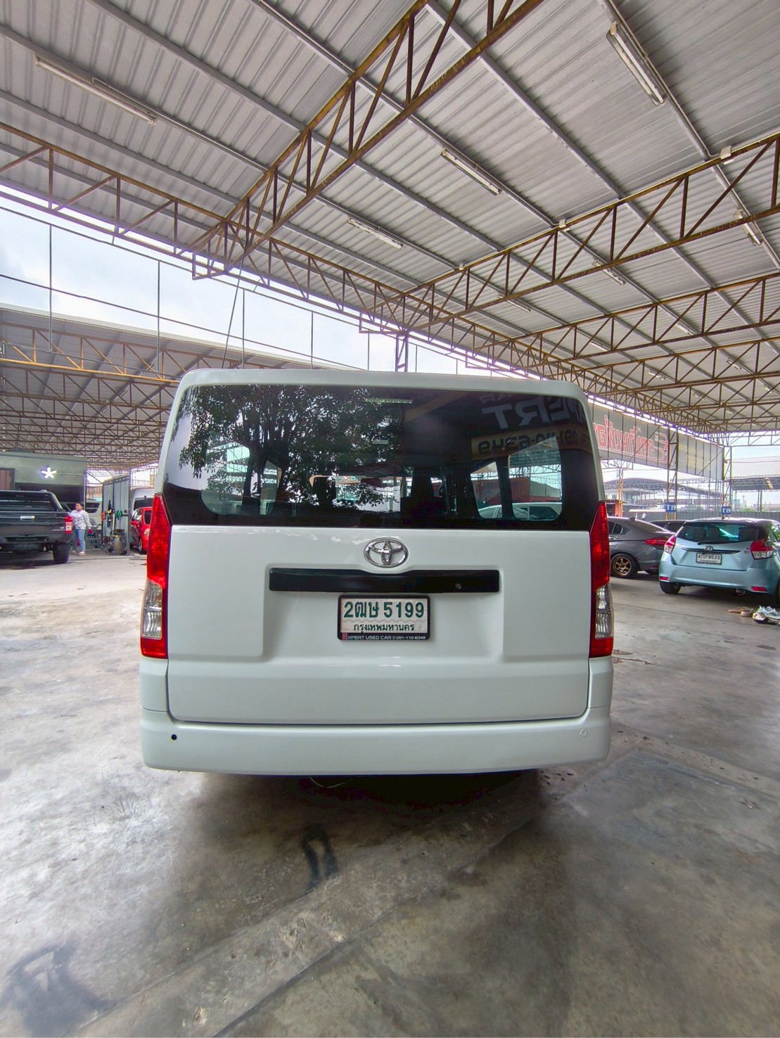 2019 Toyota HiAce สีขาว (รูปที่ 5)