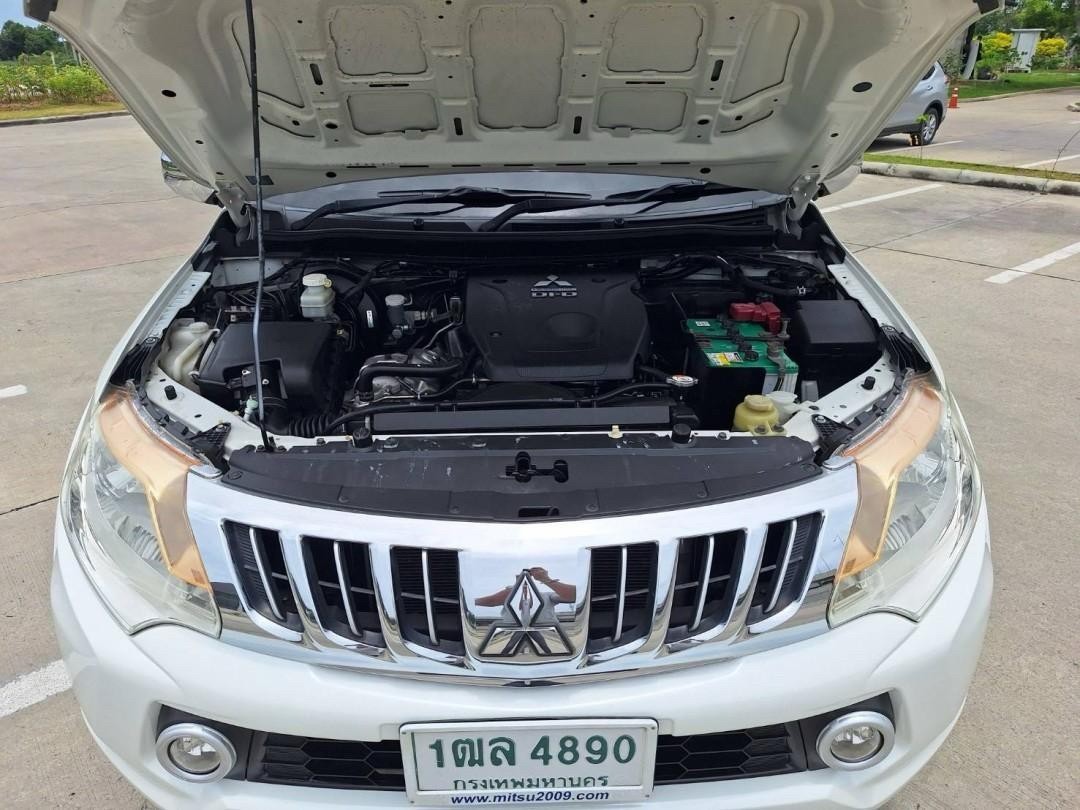 2015 Mitsubishi Triton Mega cab สีขาว (รูปที่ 3)