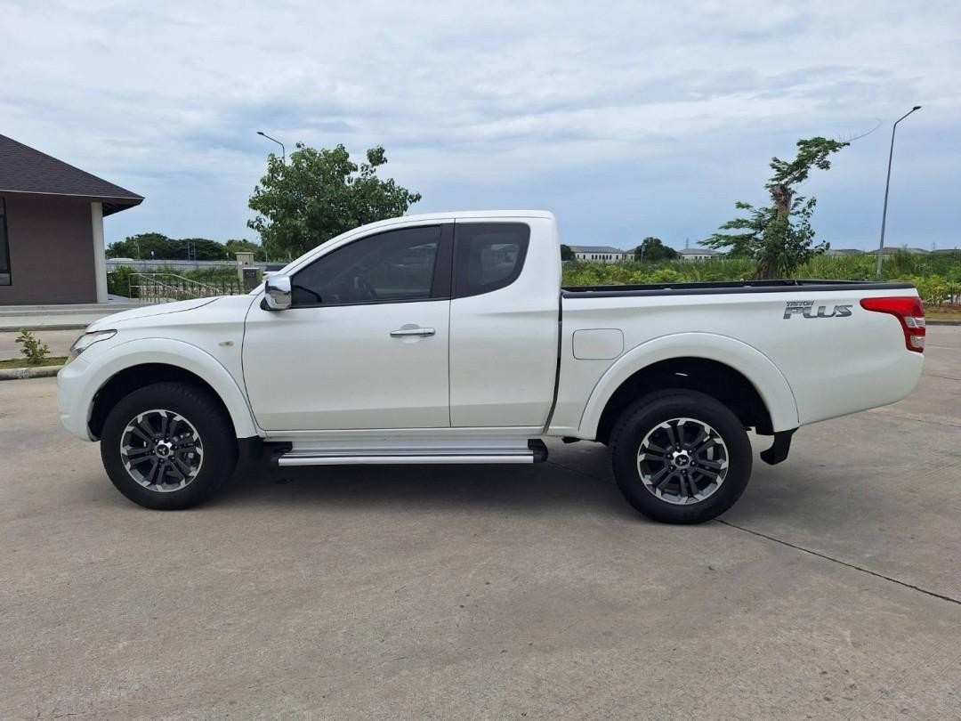 2015 Mitsubishi Triton Mega cab สีขาว (รูปที่ 5)