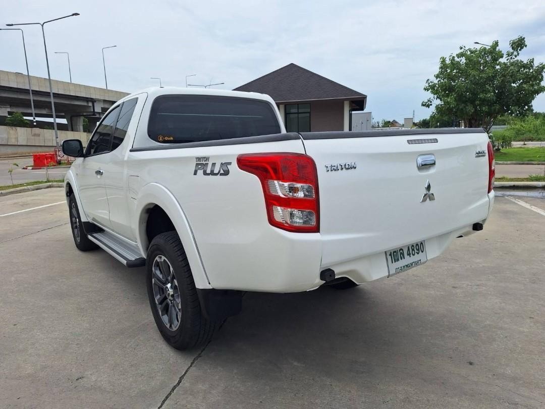 2015 Mitsubishi Triton Mega cab สีขาว (รูปที่ 8)