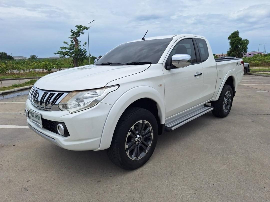 2015 Mitsubishi Triton Mega cab สีขาว (รูปที่ 6)