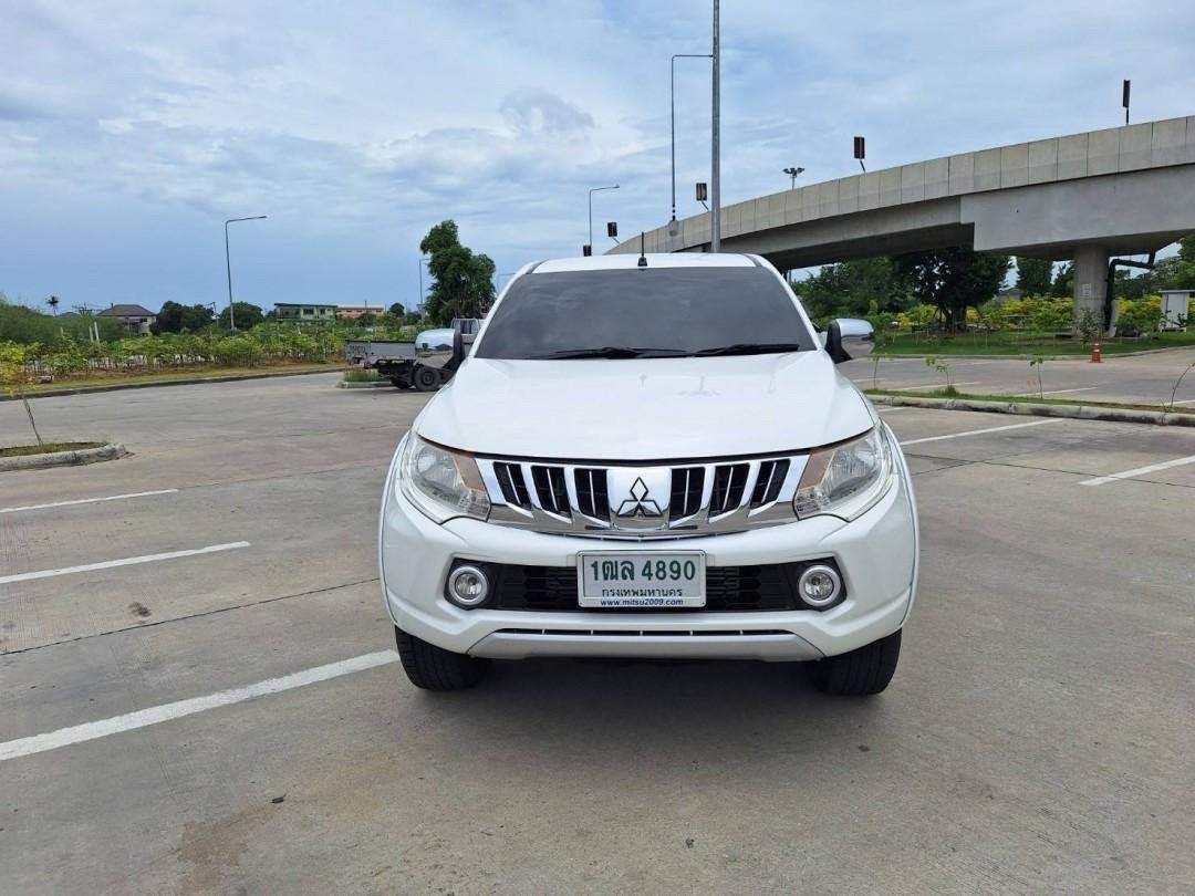 2015 Mitsubishi Triton Mega cab สีขาว (รูปที่ 7)