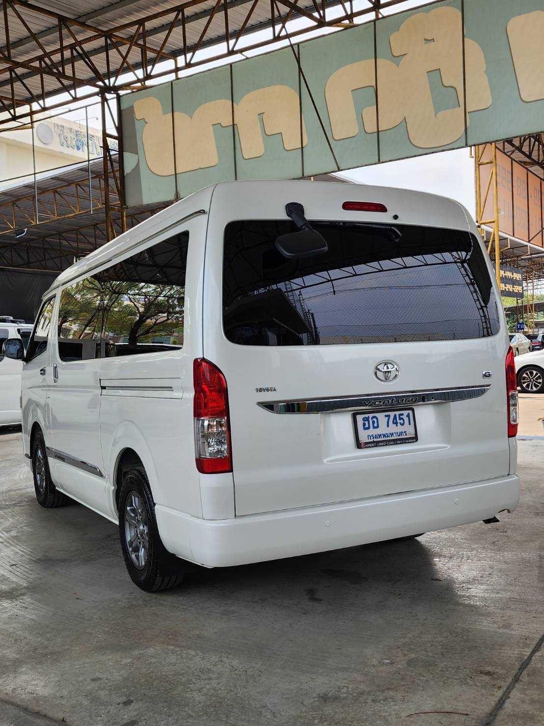 2018 Toyota Ventury สีขาว (รูปที่ 6)
