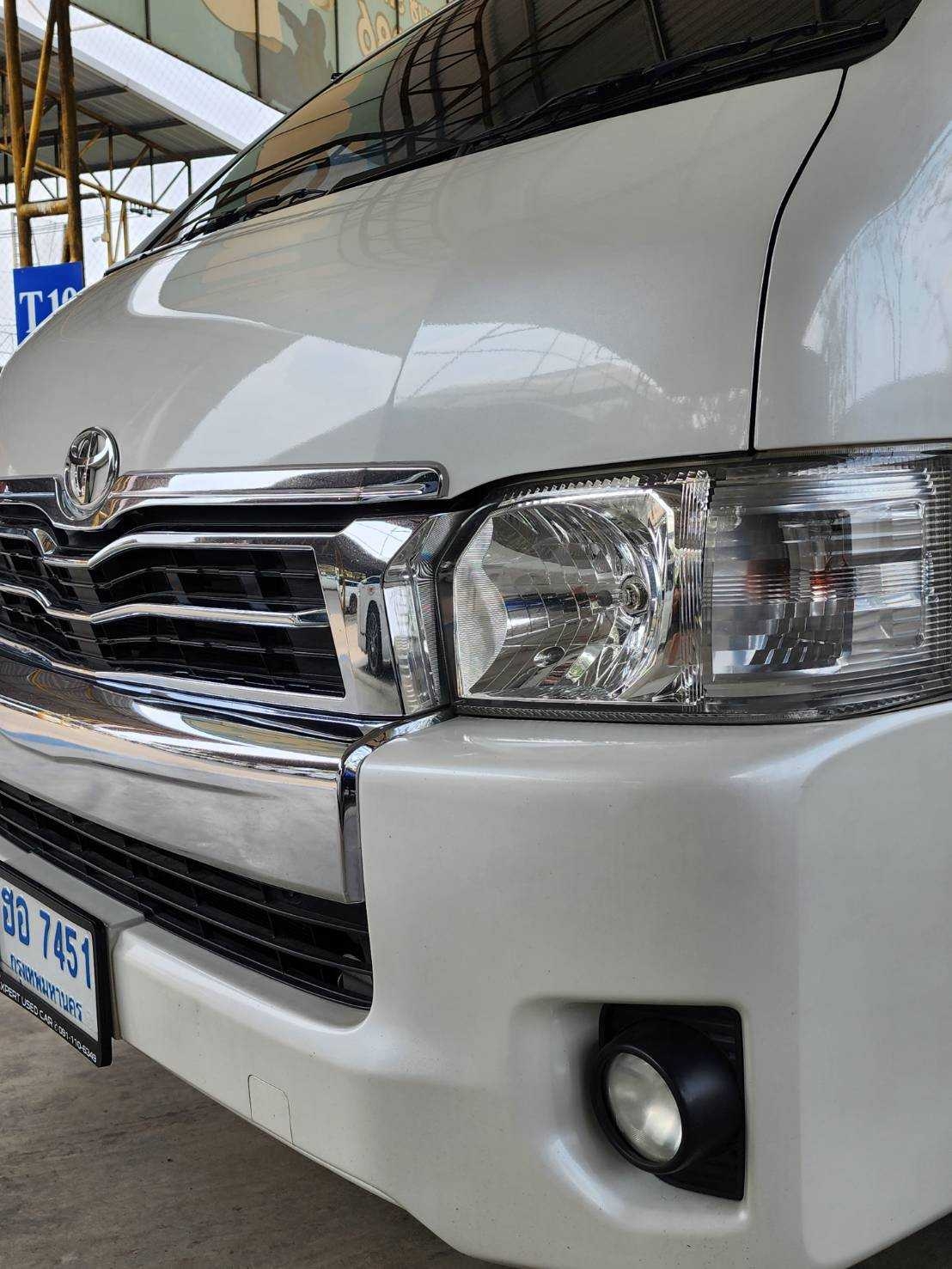 2018 Toyota Ventury สีขาว (รูปที่ 17)