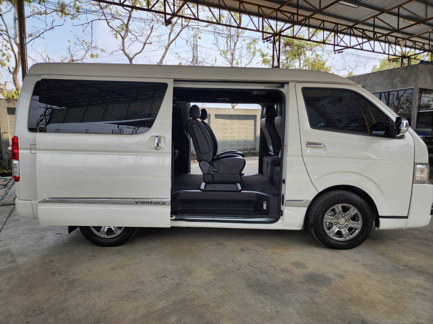 2018 Toyota Ventury สีขาว (รูปที่ 10)