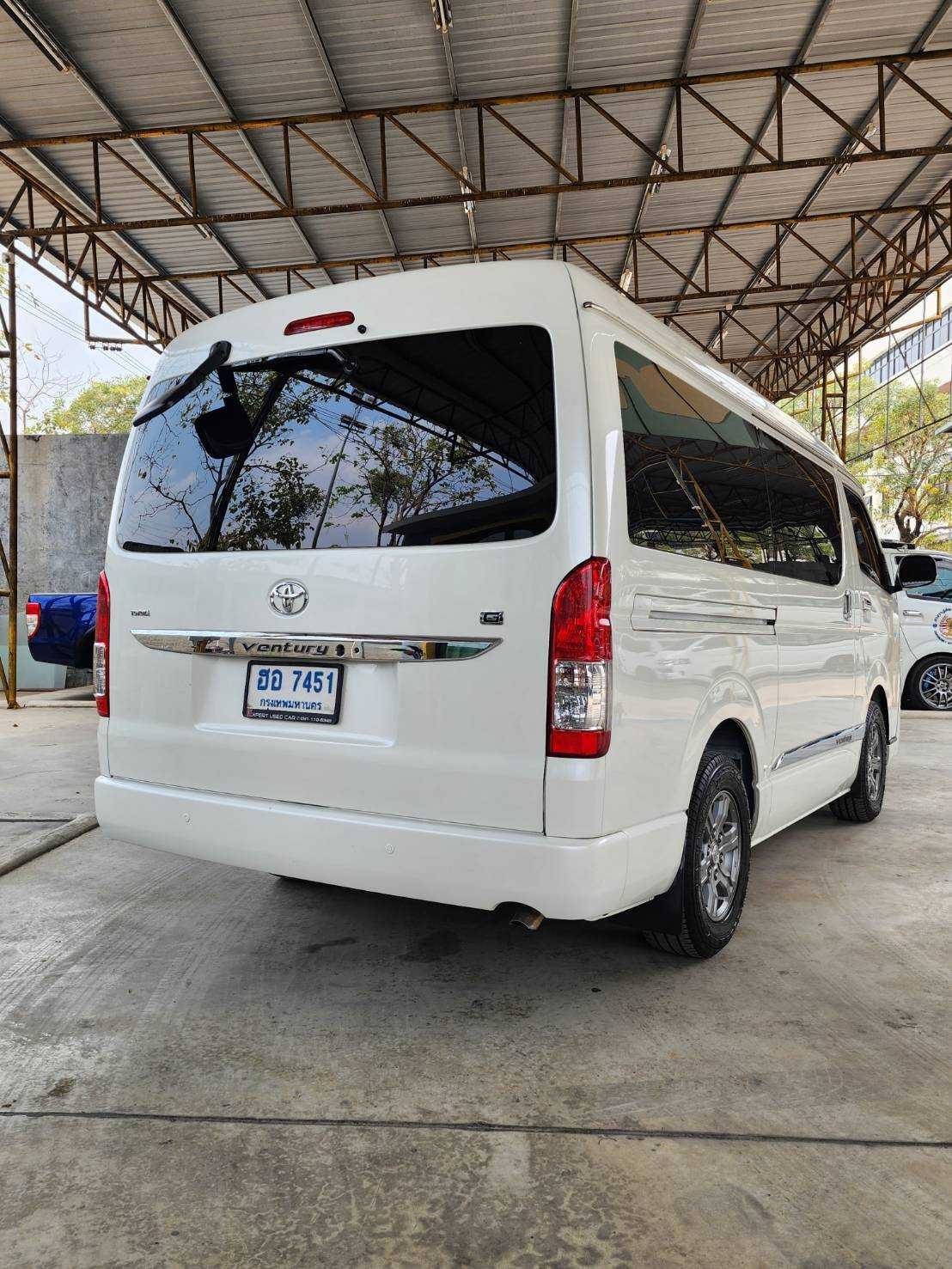 2018 Toyota Ventury สีขาว (รูปที่ 4)
