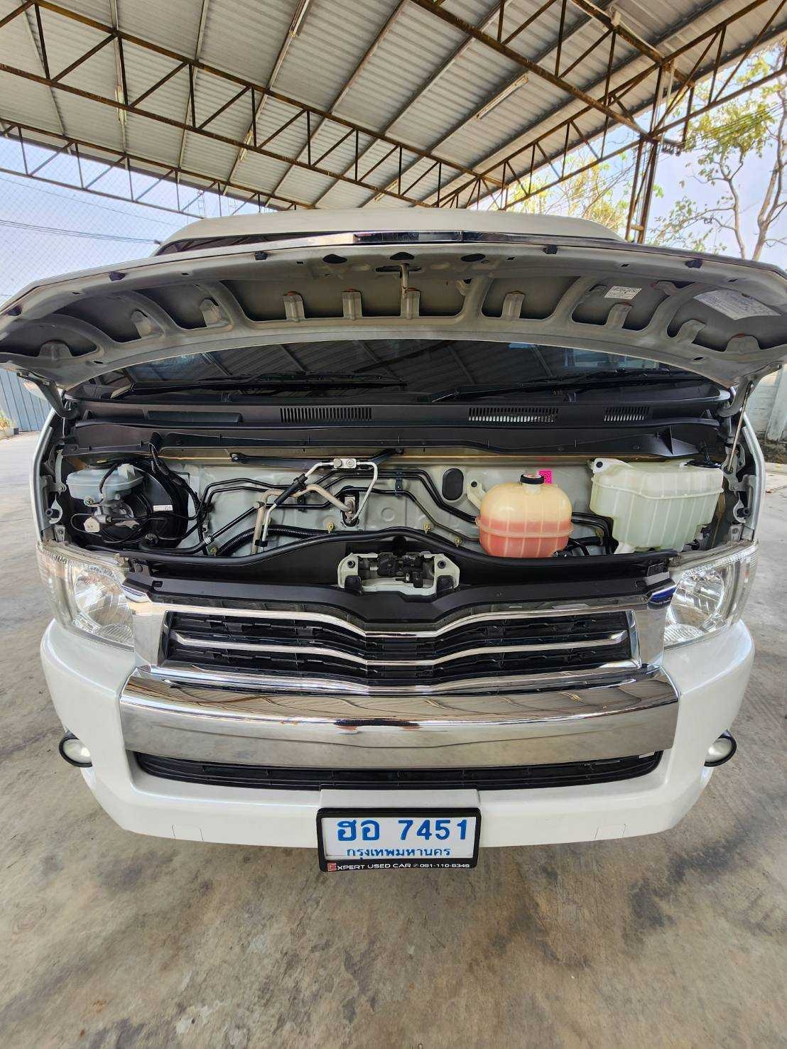 2018 Toyota Ventury สีขาว (รูปที่ 9)