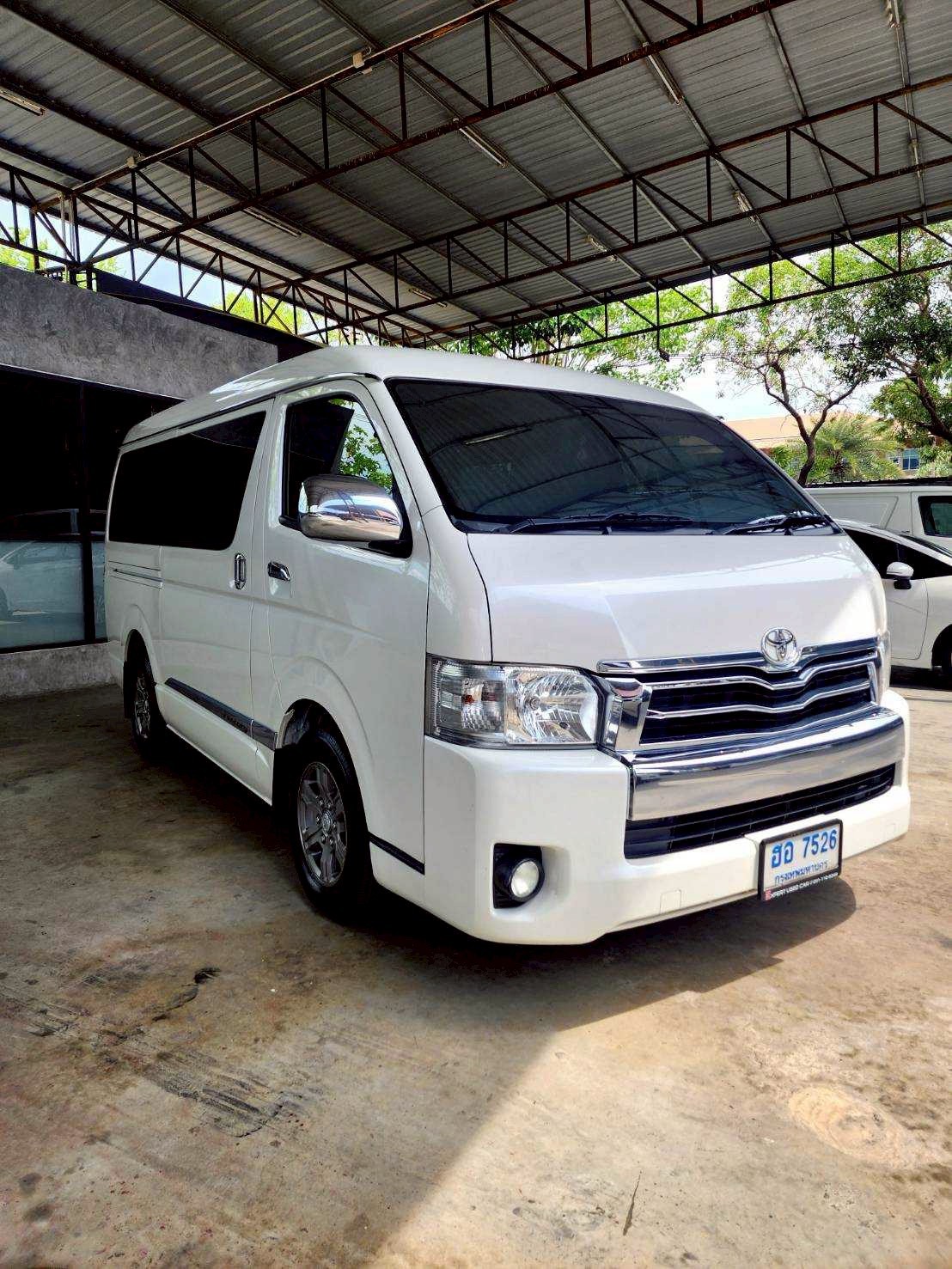 2018 Toyota Ventury สีขาว (รูปที่ 3)