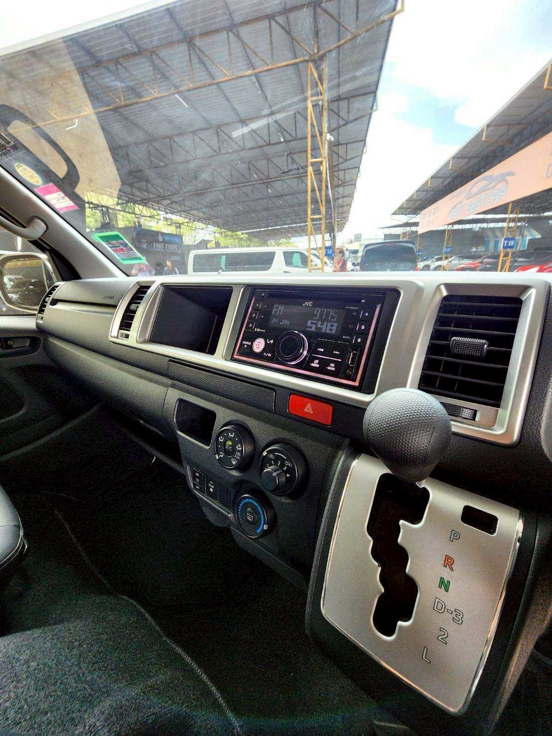 2018 Toyota Ventury สีขาว (รูปที่ 12)