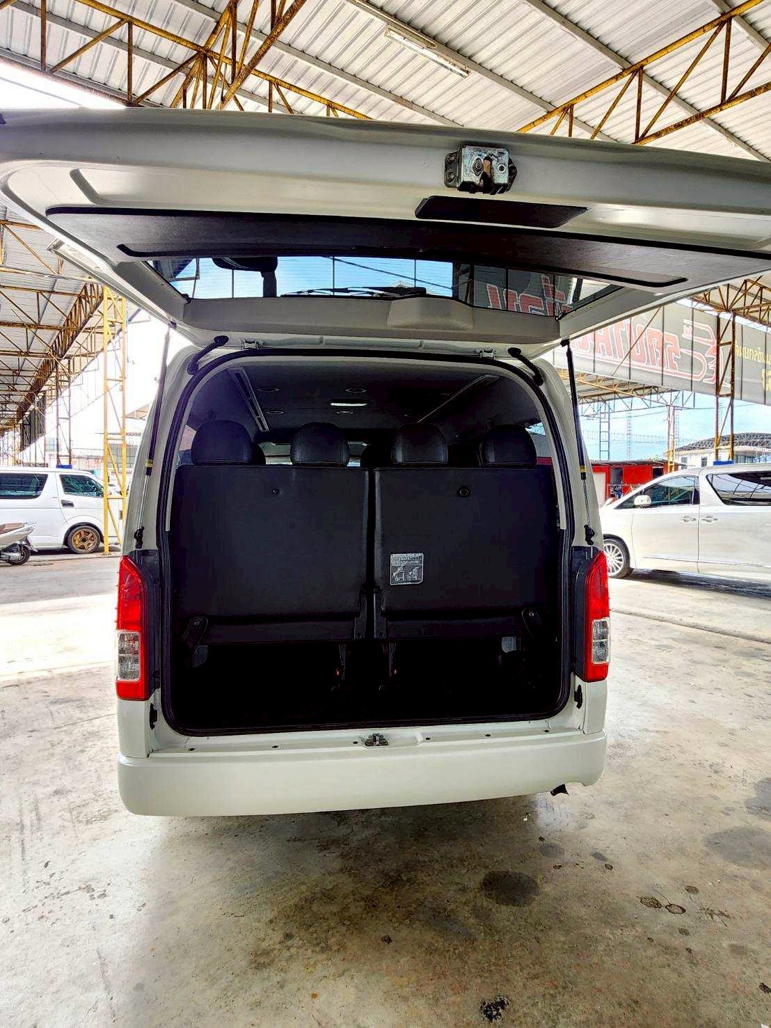 2018 Toyota Ventury สีขาว (รูปที่ 18)