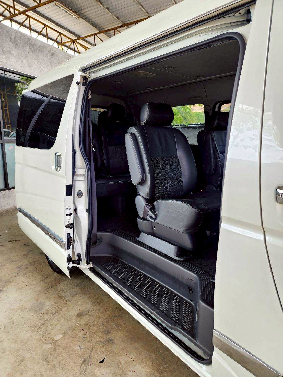 2018 Toyota Ventury สีขาว (รูปที่ 9)