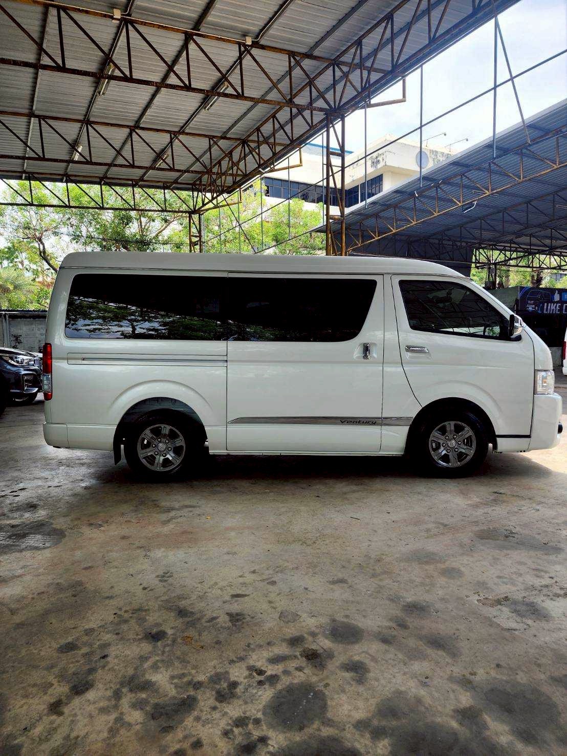 2018 Toyota Ventury สีขาว (รูปที่ 15)