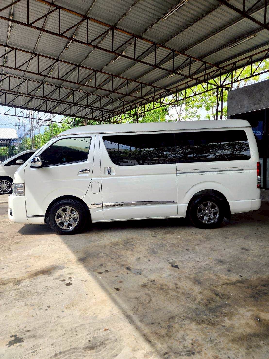 2018 Toyota Ventury สีขาว (รูปที่ 13)