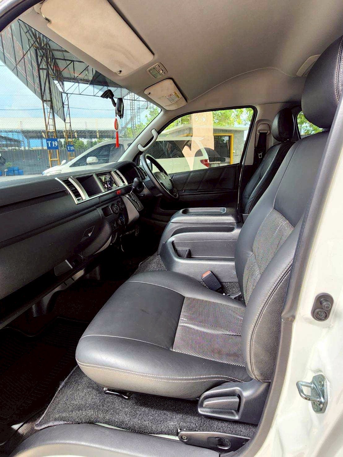 2018 Toyota Ventury สีขาว (รูปที่ 16)