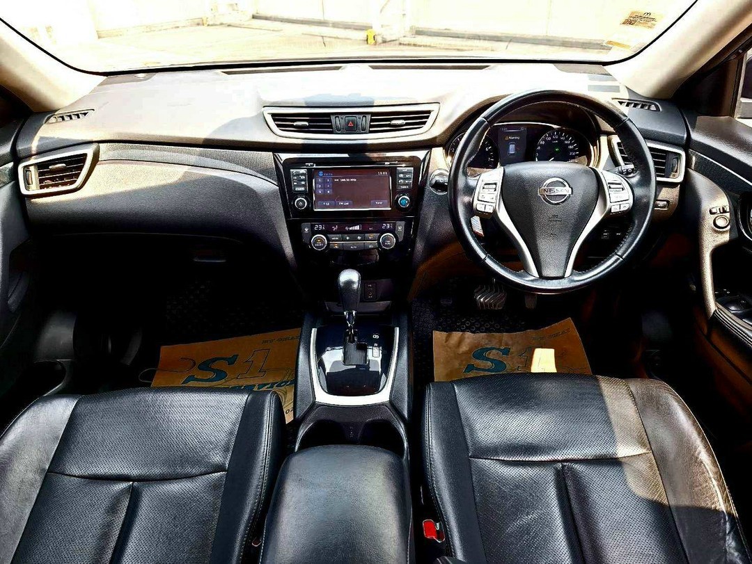 2017 Nissan X-trail สีดำ (รูปที่ 6)
