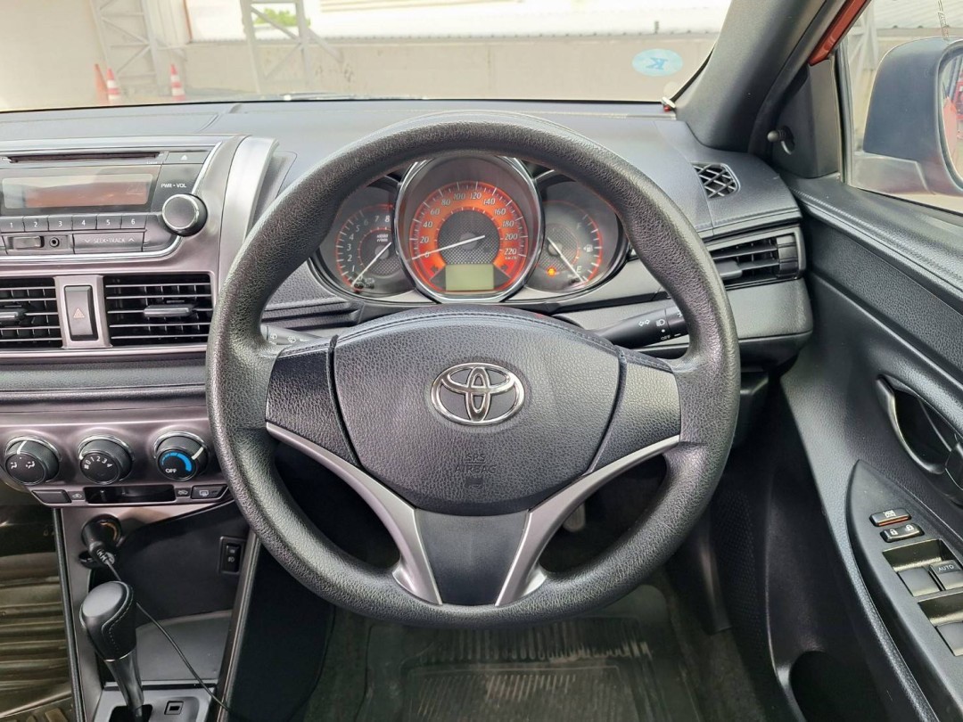 2013 Toyota Yaris สีส้ม (รูปที่ 6)