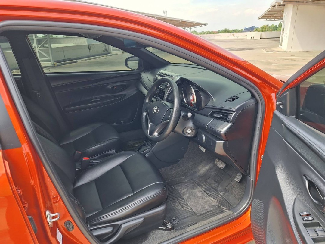 2013 Toyota Yaris สีส้ม (รูปที่ 12)