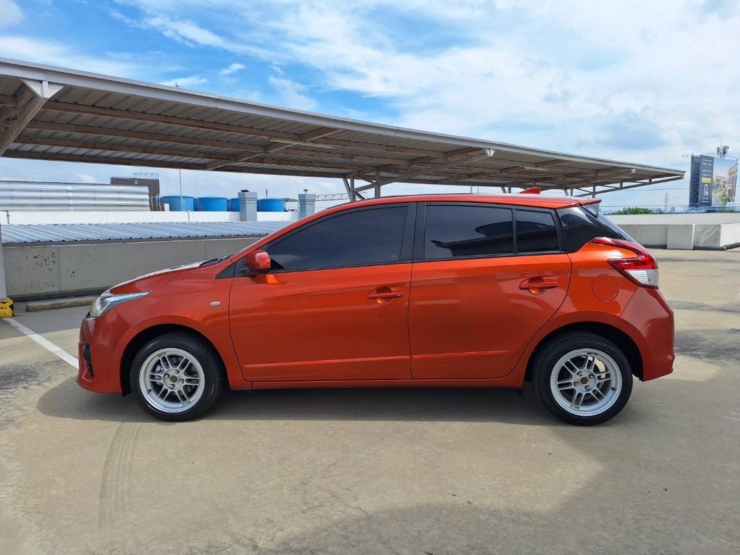 2013 Toyota Yaris สีส้ม (รูปที่ 8)