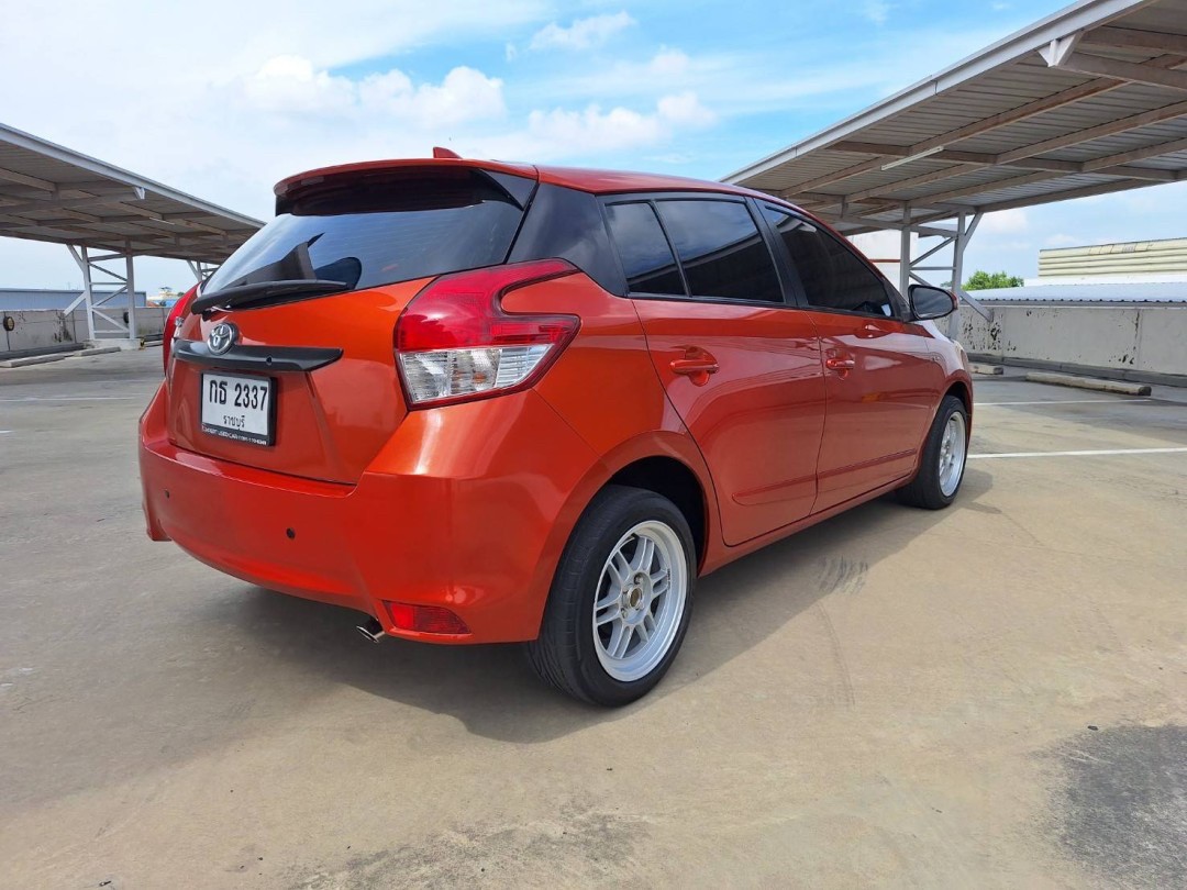 2013 Toyota Yaris สีส้ม (รูปที่ 16)